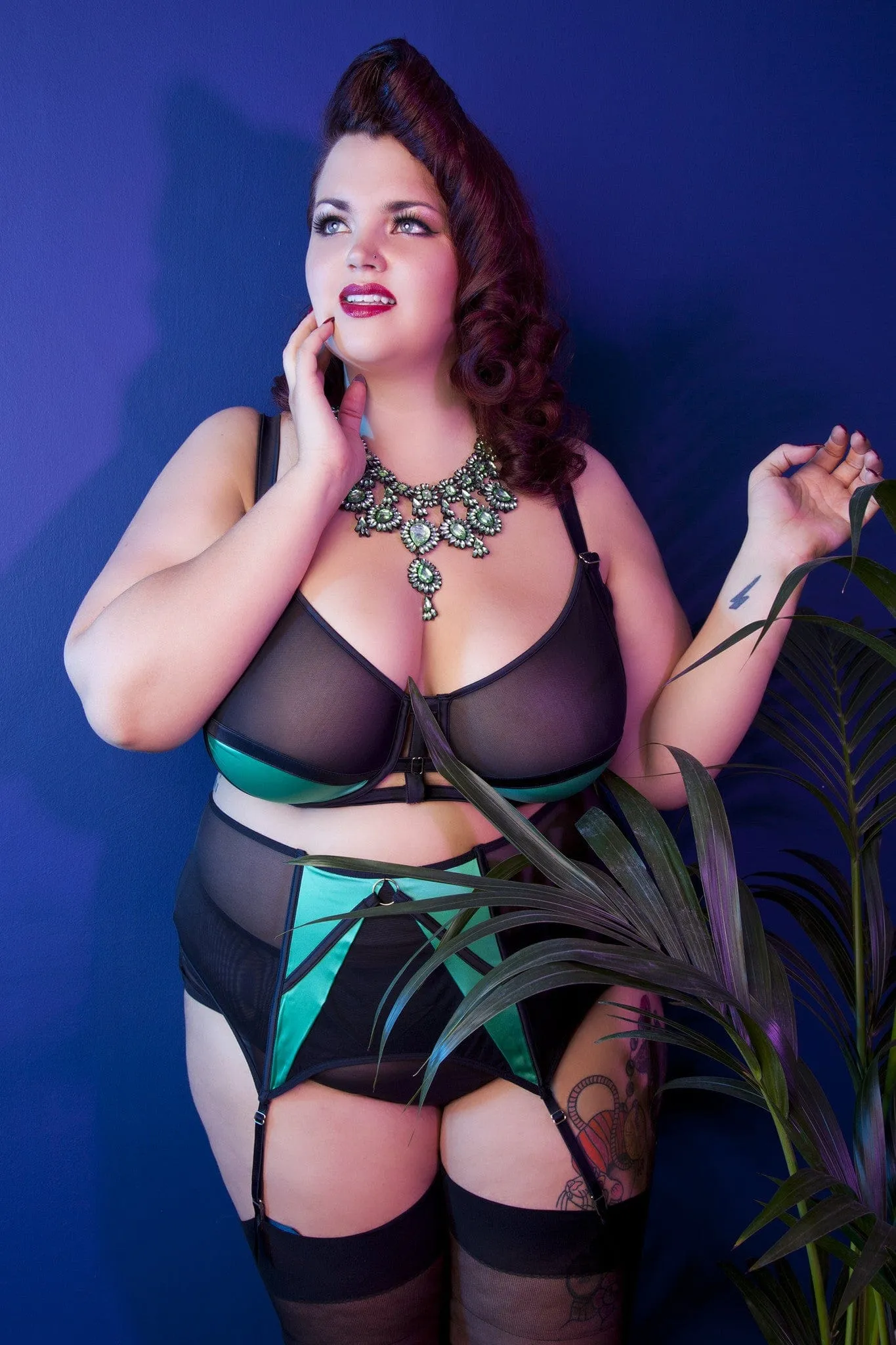 Emerald Curve Suspender Belt