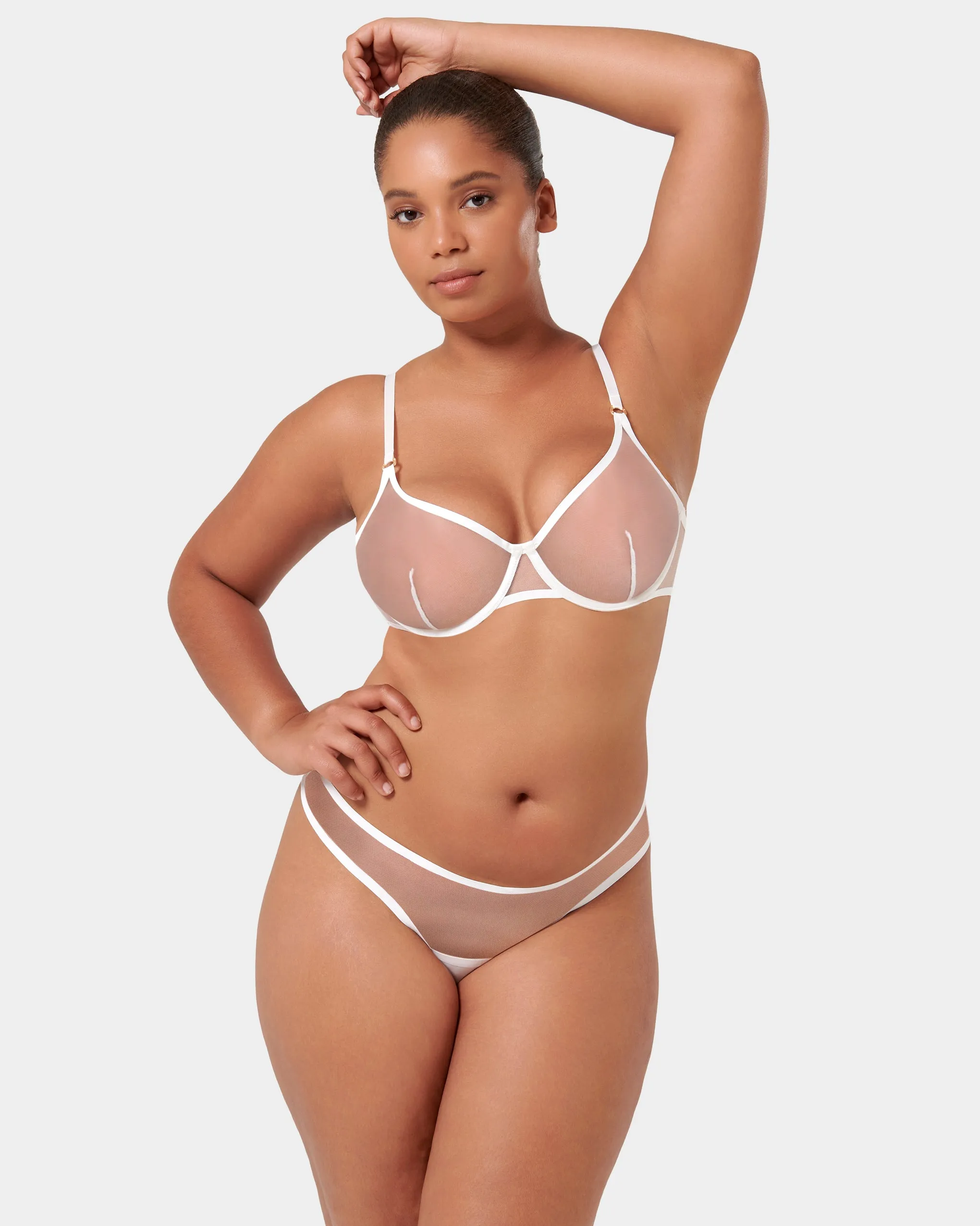 Set: Naomi White