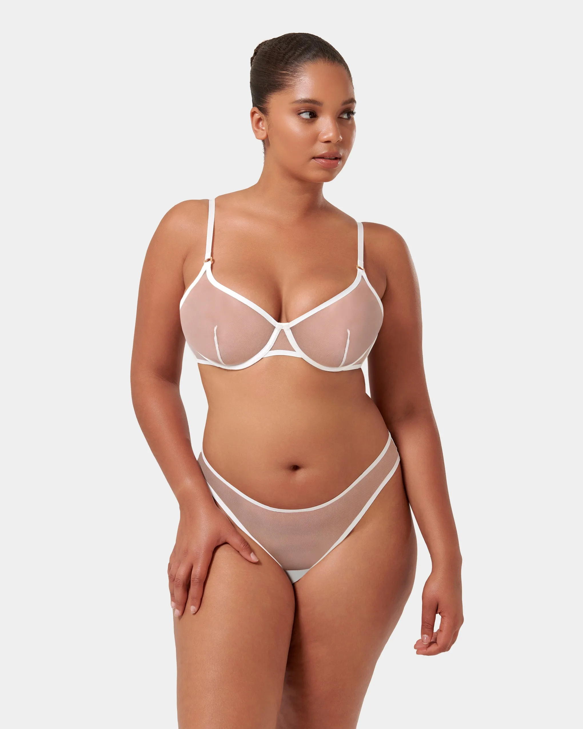 Set: Naomi White